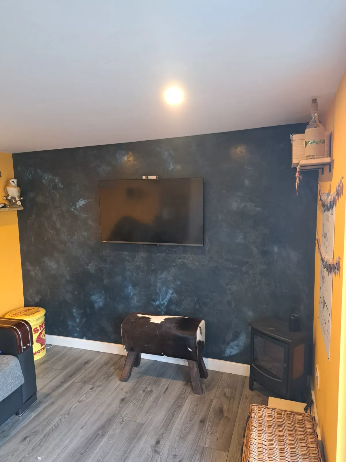 Metallic stucco lounge wall
