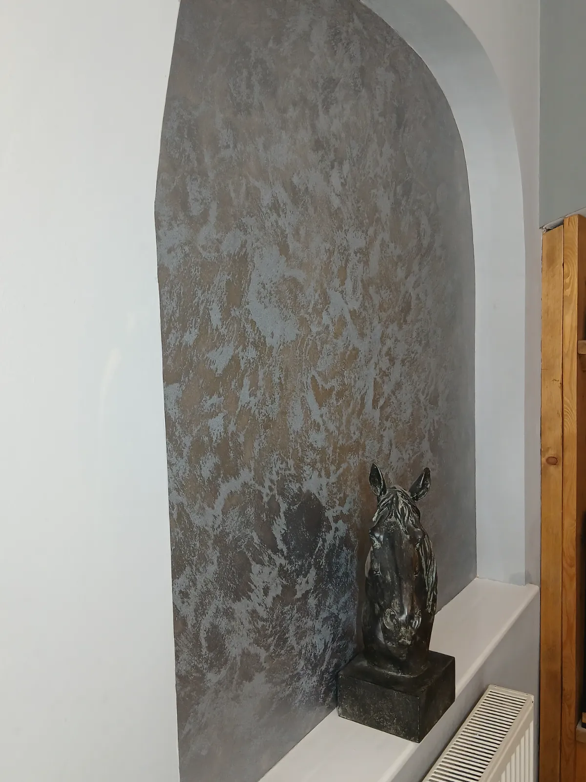 Sharki metallic wall